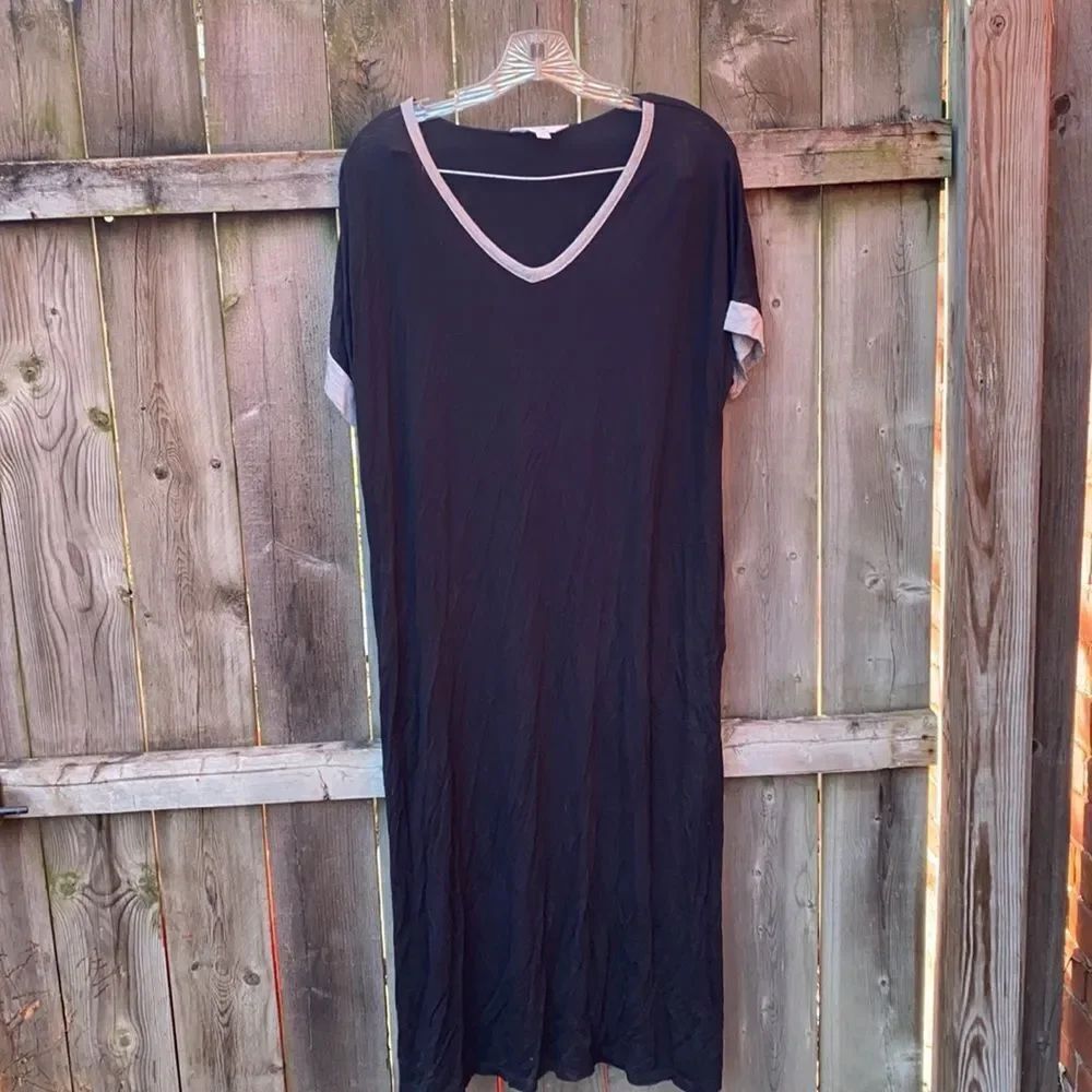 Secret Treasures Long black night gown sz. M